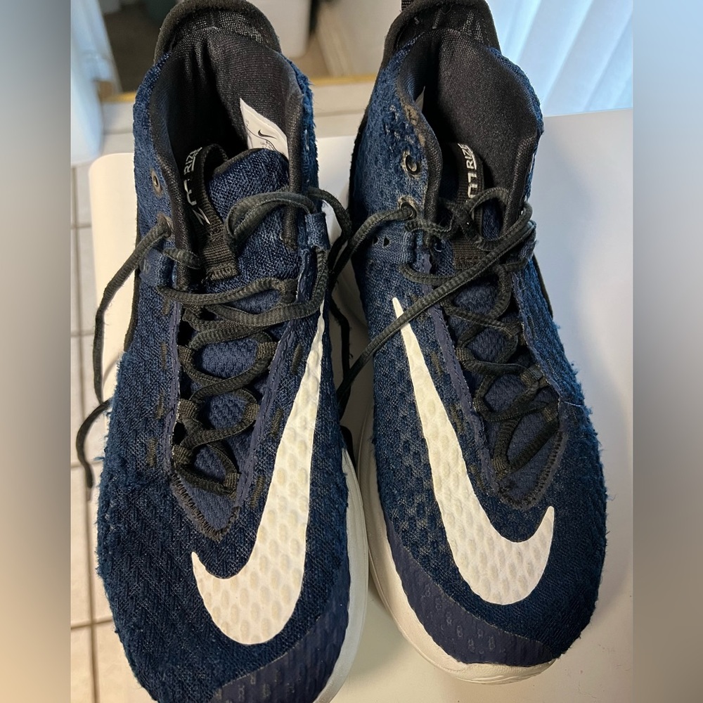 Nike Zoom Rise- Size men's 7